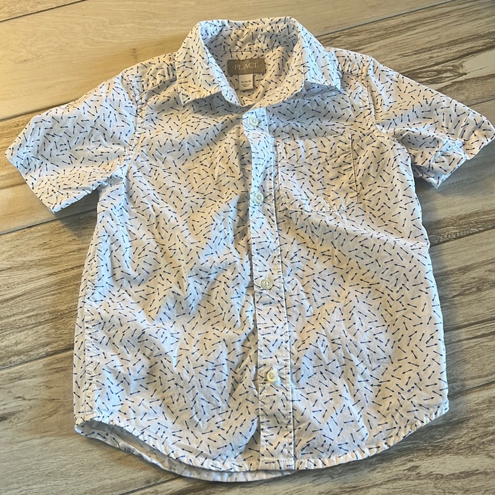 • Children’s Place arrow 💘 themed button down shirt, 5/6 •